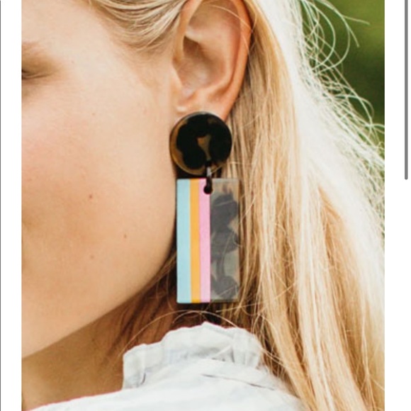 sunshine tienda Jewelry - Light weight earrings!